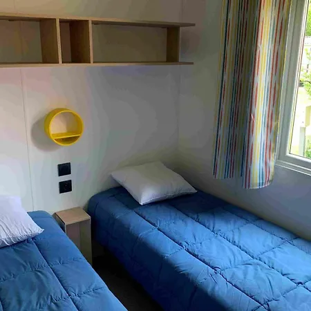 Mobil Avec Terrasse - 4 Pers. - Api-1-52-2122 *
