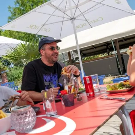 Mobil Avec Terrasse - 4 Pers. - Api-1-52-2122 مكان تخييم Verruyes