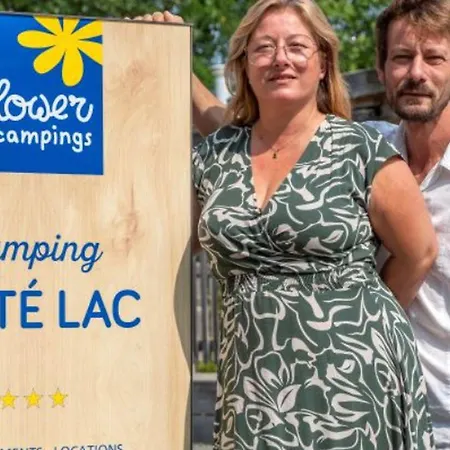 Mobil Avec Terrasse - 4 Pers. - Api-1-52-2122 Campingplatz